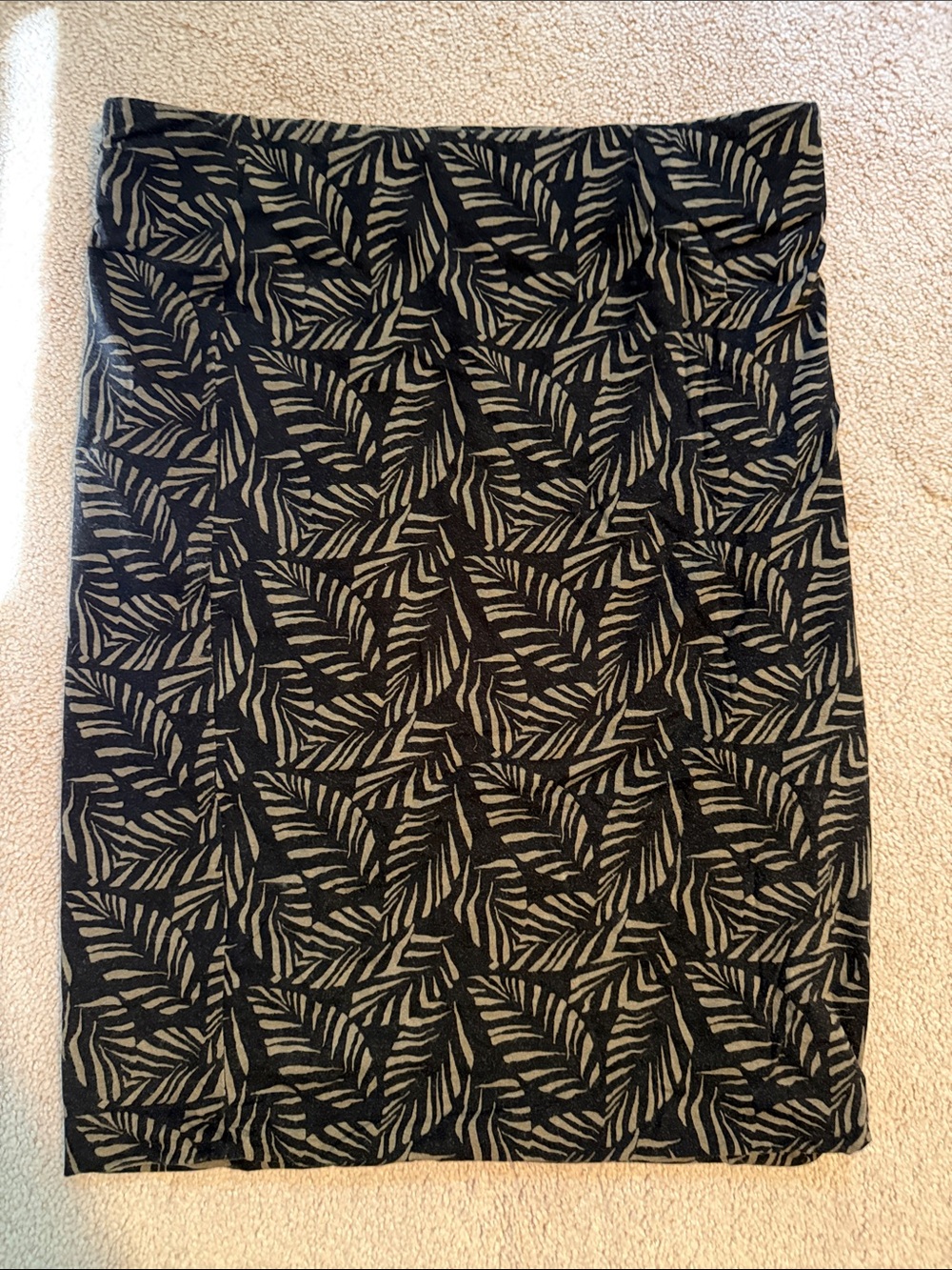 LOFT Black and Gray Leaf-Print Pencil Skirt
